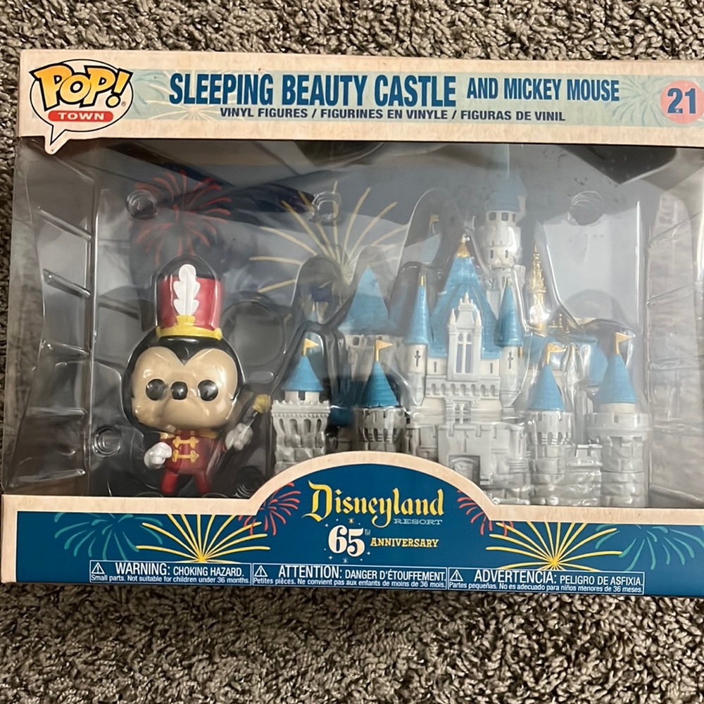 disneyland 65th mickey and castle funko pop